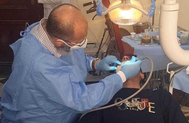 قافلة الأزهر الطبية تجري 1324 كشفا و60 إيكو و61 عملية جراحية بثاني أيامها في الواحات البحرية