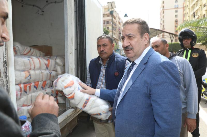 محافظ المنوفية يتفقد سيارات السلع الغذائية التابعة للشركة العامة لتجارة الجملة| صور
