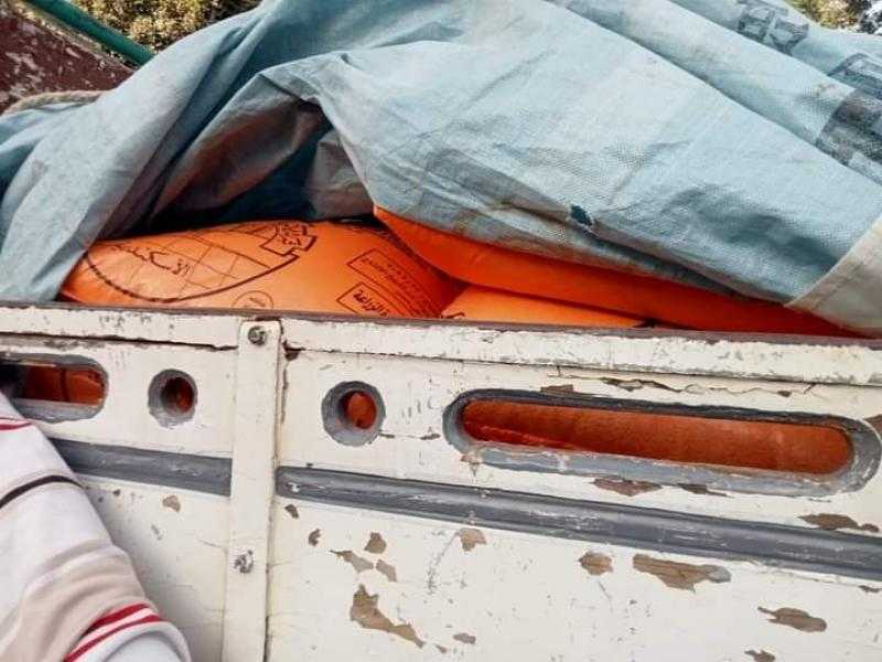 ضبط سيارة بأسيوط محملة بـ 8 أطنان أسمدة مدعمة قبل بيعها في السوق السوداء.. صور