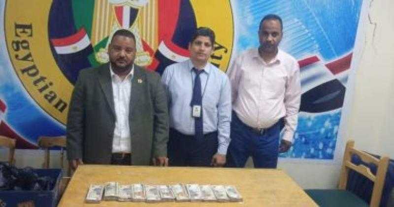 جمارك مطار أسوان الدولى تضبط محاولة تهريب أموال