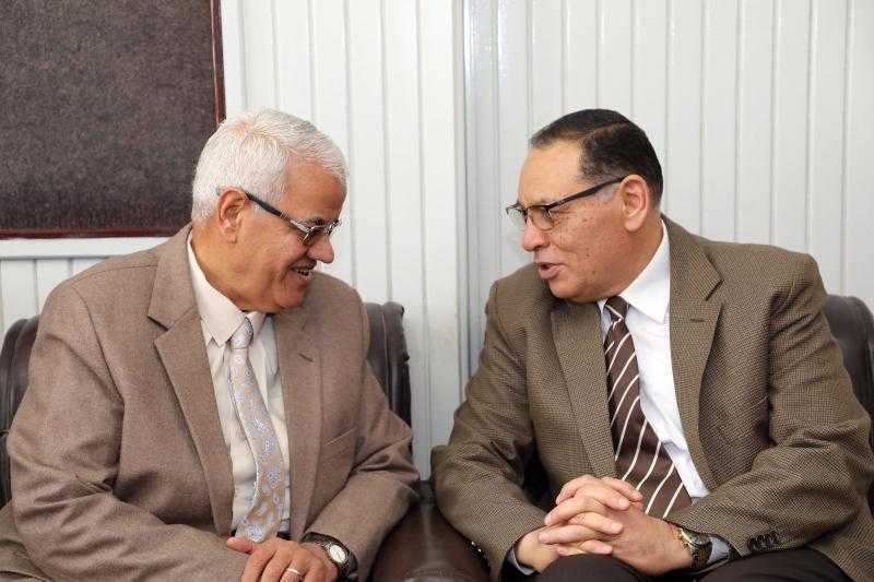 محافظ الشرقية يهنئ نائب رئيس النيابة الإدارية على توليه منصب مدير المكتب الفني بالزقازيق