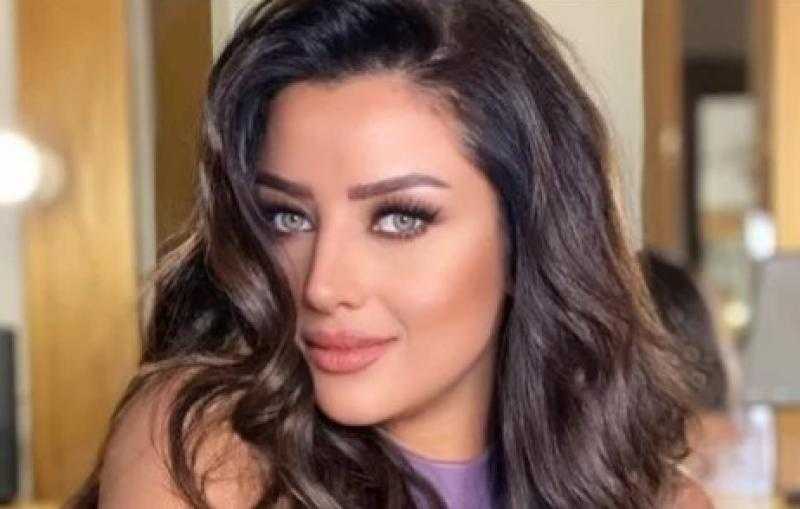 رضوى الشربيني تسحر العيون باللون البستاج
