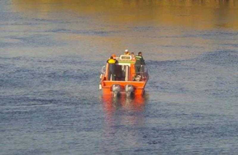 الضفادع البشرية تواصل البحث عن مفقودي المراكب الغارقة بالنيل بأسوان