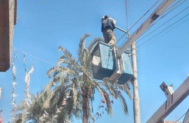 صيانة أعمدة الإنارة بقرى مركز طهطا |صور