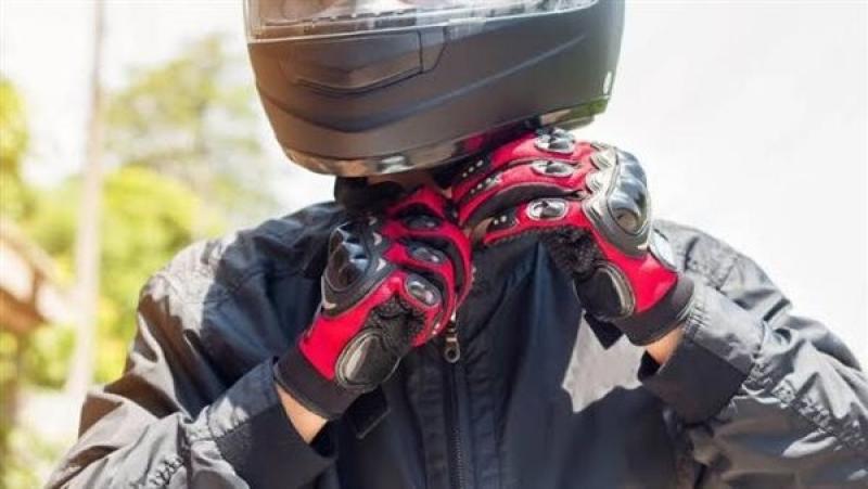 ضبط 513 مخالفة لقائدي الدراجات النارية بسبب الخوذة