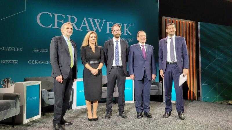 وزير البترول يؤكد أهمية تضافر الجهود والتعاون الدولي لمواجهة تحديات توفير موارد الطاقة
