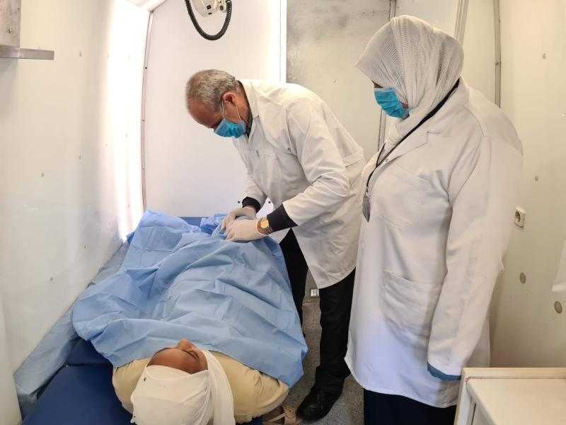 فحص وعلاج 1692 حالة في قافلة طبية بقرية «سد خميس» بكفر الشيخ