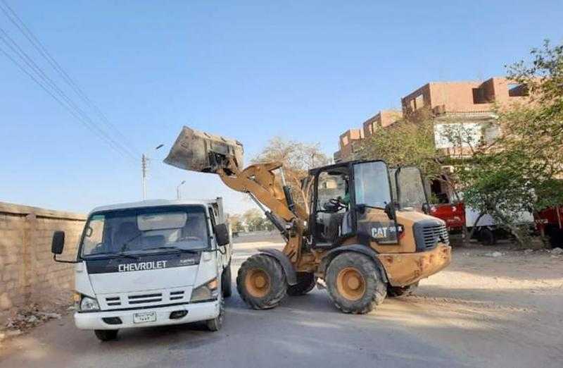 رفع 60 طن قمامة ومخلفات من مركز جهينة| صور