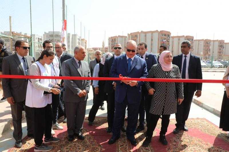 محافظ القاهرة يشهد تدشين مبادرة كتف في كتف للحماية الاجتماعية بالأسمرات.. صور