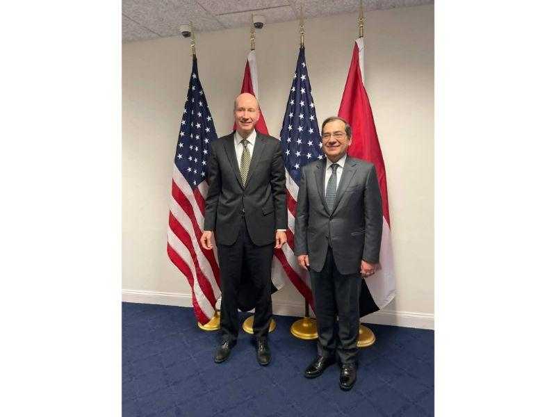 ” الملا” يبحث مع نائب وزيرة الطاقة الأمريكية الإسراع بوتيرة التعاون