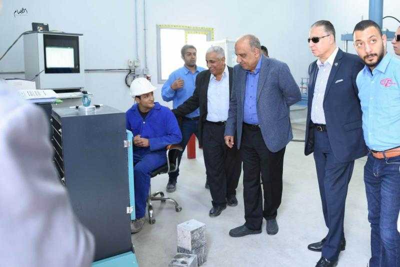 وزير قطاع الأعمال يتفقد مصانع فلنكات القطار السريع وخطوط السكك الحديدية