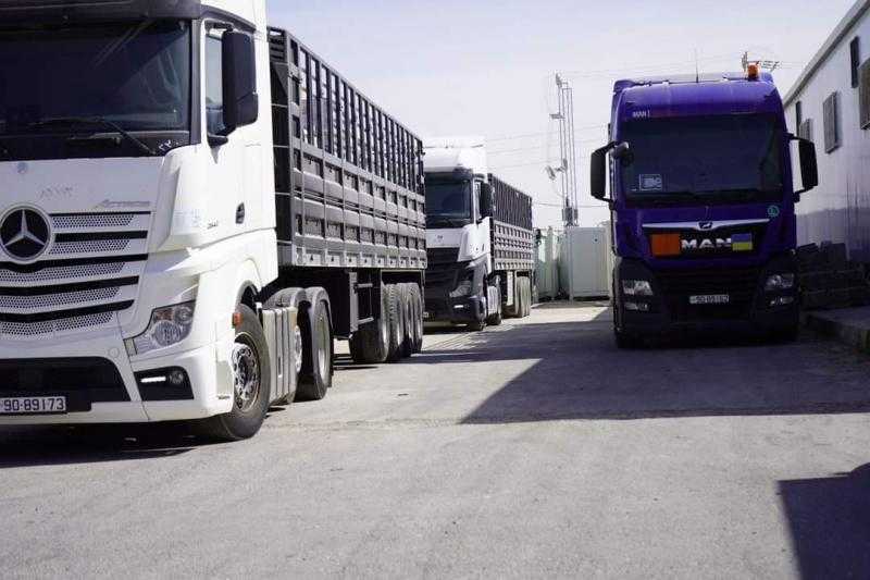 الأردن يسير قافلة مساعدات برية مكونة من 14 شاحنة إلى سوريا