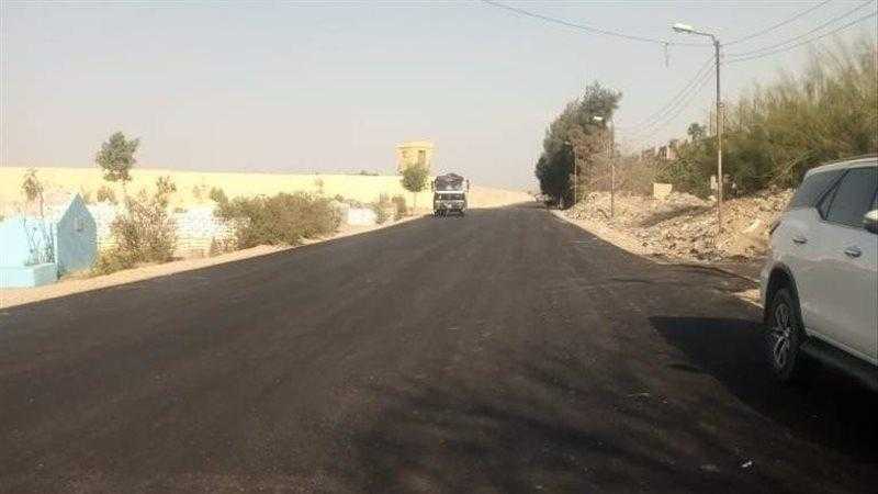 محافظ الإسماعيلية يتابع أعمال رصف محور روض إسكندر بمركز أبو صوير