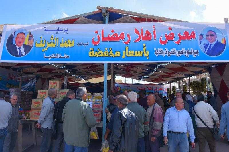 محافظ الإسكندرية يفتتح معرض ”أهلا رمضان” لبيع السلع بأسعار مخفضة.. صور