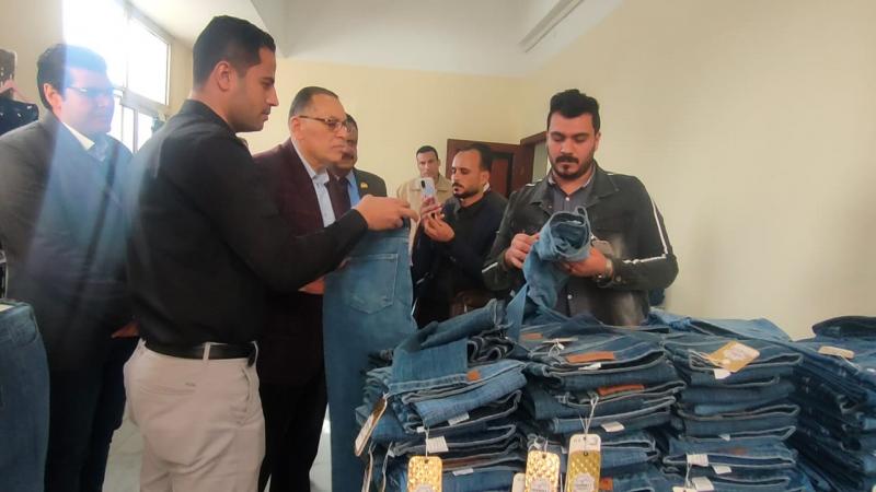 محافظ الشرقية يفتتح معرض ”أهلا رمضان” بالزقازيق.. صور