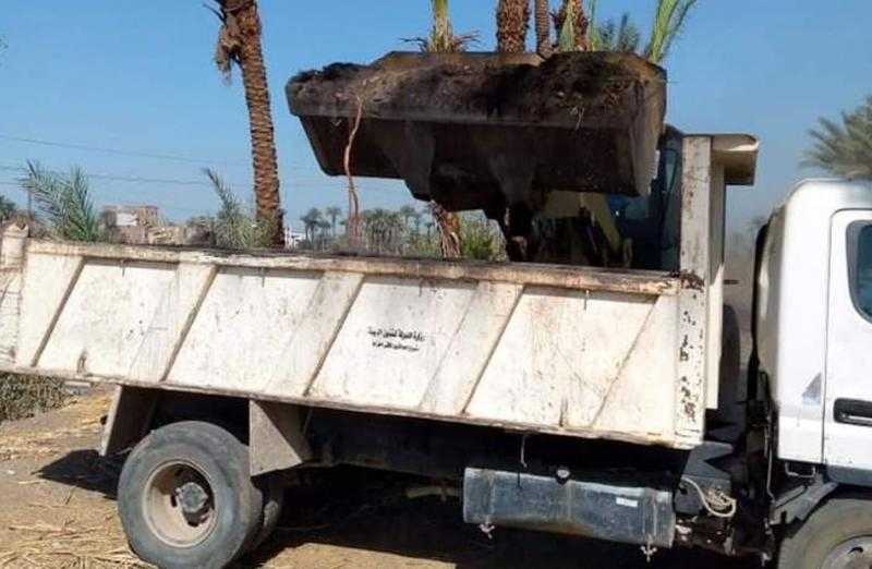 رفع 25 طن قمامة ومخلفات بقرية اقصاص بمركز المراغة | صور