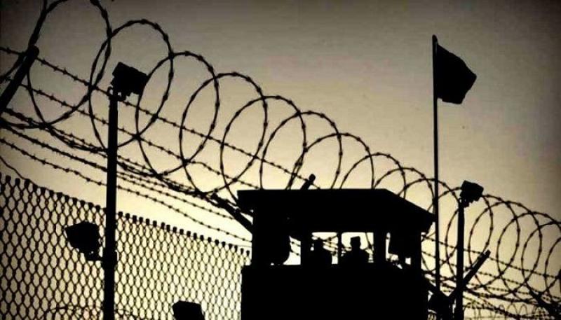 شيخ الأسرى الفلسطينيين يعانق الحرية بعد 17 عامًا في سجون الاحتلال الإسرائيلي