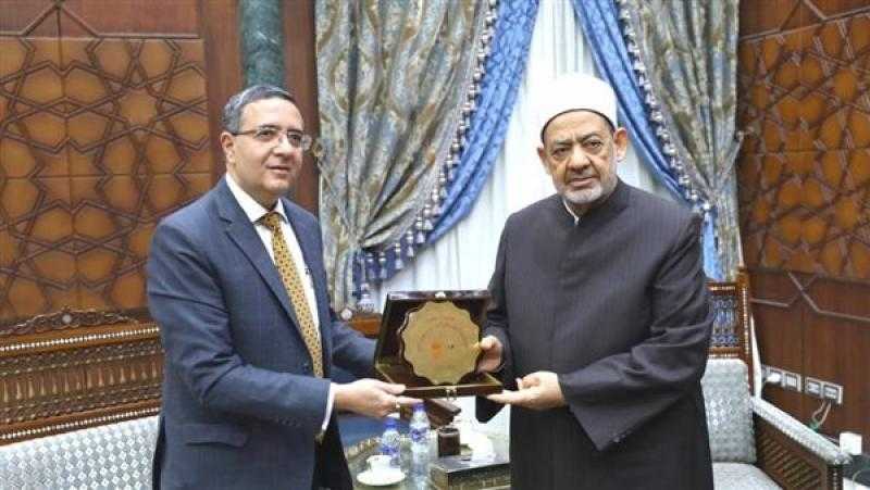 شيخ الأزهر وسفير الهند يناقشان تعزيز العلاقات العلمية والثقافية وتبادل الزيارات