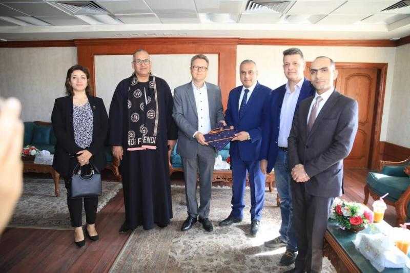 محافظ سوهاج يستقبل السفير الألماني قبل زيارته لمشروعات حياة كريمة.. صور