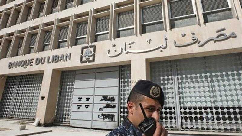 البنوك العاملة في لبنان تبدأ إضرابا مفتوحا.. وانهيار تاريخي جديد في سعر صرف الليرة