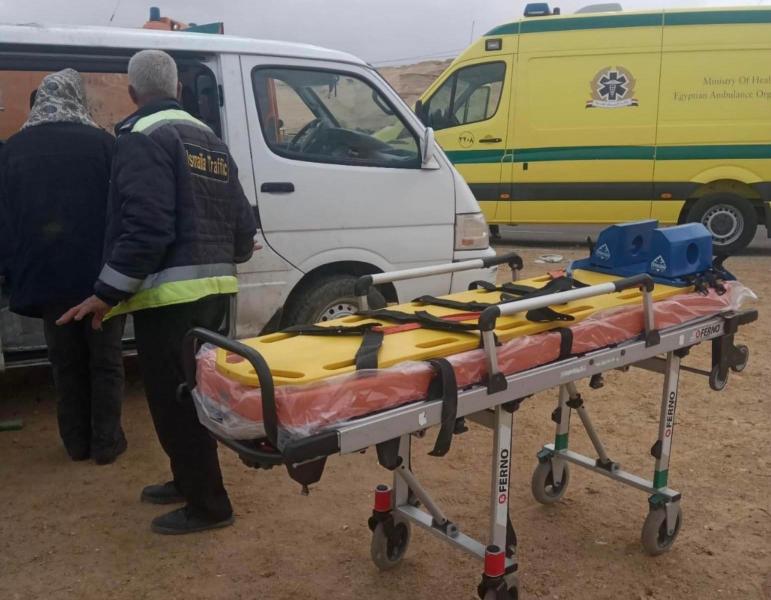 إصابة 6 أشخاص في حادث انقلاب ميكروباص على طريق إسماعيلية السويس