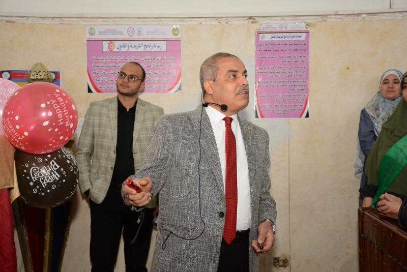 «المحرصاوي» لطالبات الدراسات الإسلامية: الإيجابية وحب الأوطان سلاحكن لمواجهة الغزو الفكرى الإلكترونى