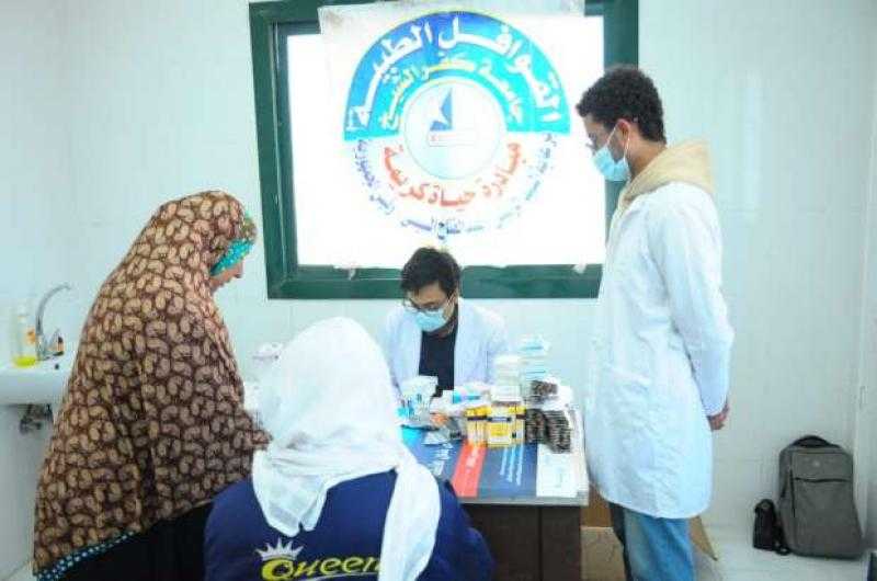 توقيع الكشف على 1511 حالة مجانا في قافلة طبية لجامعة كفر الشيخ