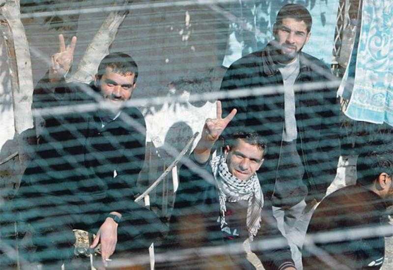 الأسرى الفلسطينيون يواصلون ”العصيان” بسجون الاحتلال الإسرائيلي لليوم الـ 32 على التوالي