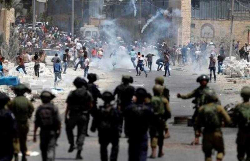 الاحتلال الإسرائيلي يُصادر فرحة الفلسطينيين برمضان بنزع زينة الشهر الكريم من القدس