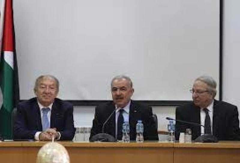 رئيس الوزراء الفلسطيني: نواجه فراغا سياسيا ولا أحد لديه شيء ليقدمه