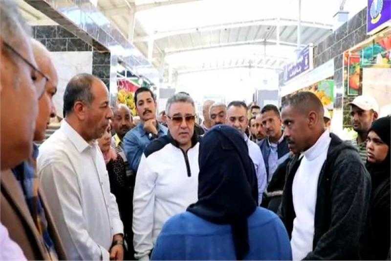 محافظ البحر الأحمر يتفقد حلقة السمك الجديدة ومجمع خدمات الدهار بالغردقة