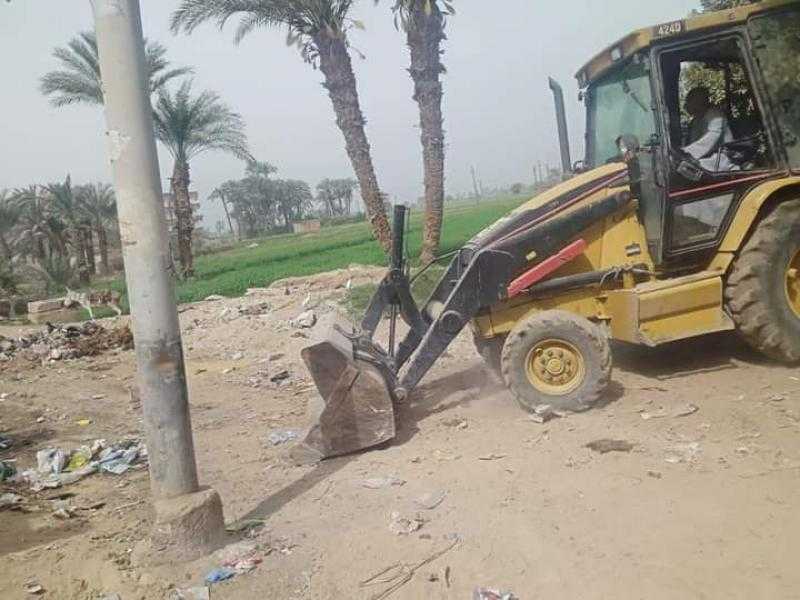 رفع 55 طن مخلفات وقمامة من مركز أخميم في سوهاج| صور