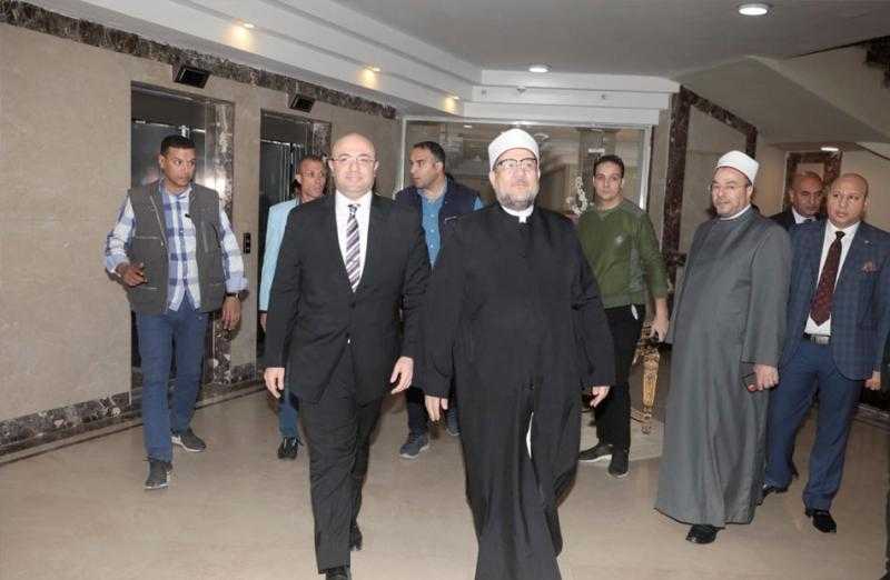 وزير الأوقاف يؤدي صلاة الجمعة الأولى من شهر رمضان بمسجد عمر بن عبد العزيز في بني سويف