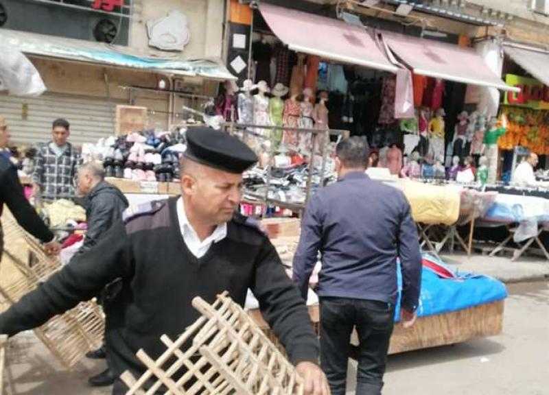 حملات لرفع الإشغالات والباعة الجائلين بشوارع الإسكندرية.. صور