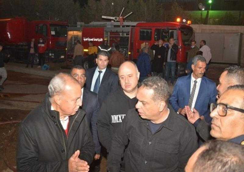 محافظ القليوبية يتفقد موقع حريق مصنع مفروشات بالعبور
