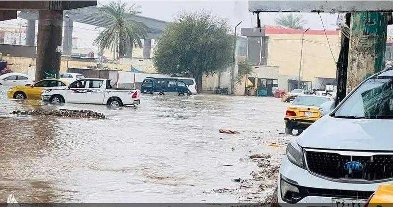 سيول وفيضانات عارمة تعطّل الدوام في العراق