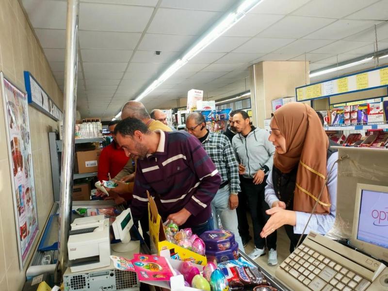 إعدام 70 كجم بندق ولوز غير صالحة معروضة للبيع بأسواق شرق المنصورة |صور