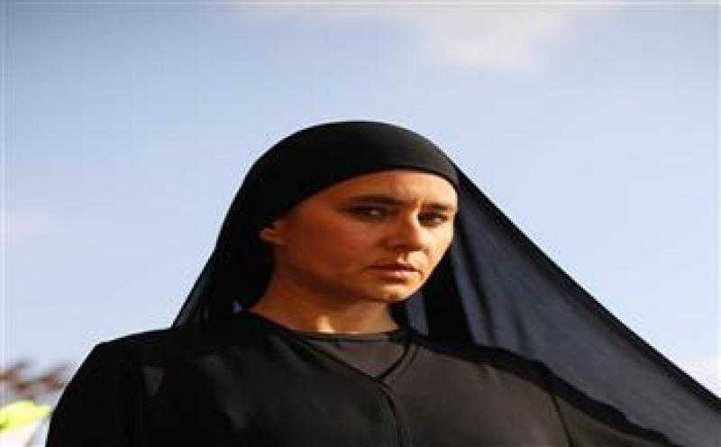 مسلسل عملة نادرة حلقة 4.. نيللي كريم ترفض الزواج من أحمد عيد