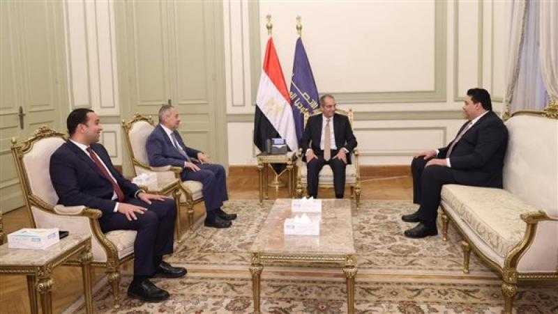 وزير الاتصالات يلتقي رئيس «المصرية للاتصالات» والعضو المنتدب الجديد للشركة