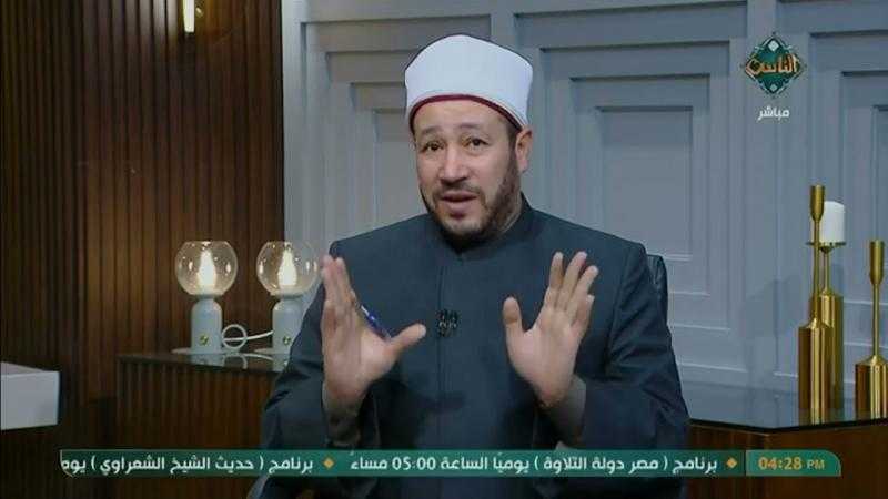 هل يجوز للنساء أن تؤم الرجال؟.. الإفتاء ترد | فيديو