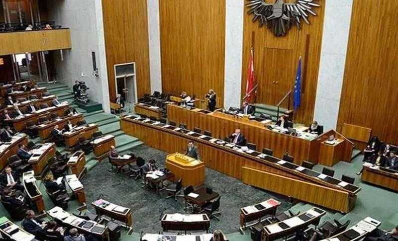 البرلمان النمساوي يبحث سحب الثقة من الحكومة الفيدرالية