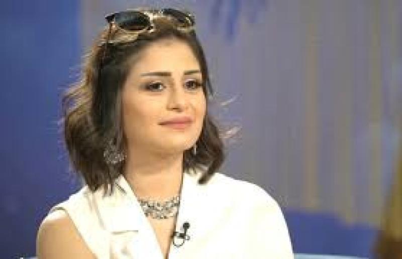 منة فضالي تكشف ردة فعل والدتها بعد علمها بزواجها سرًا