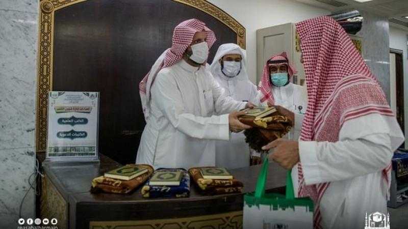 ”رئاسة الحرمين” تقدم خدماتها النوعية لـ856 ألف مصلٍ ومعتمر بالمسجد الحرام