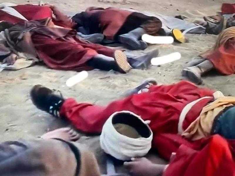 سره الباتع.. خالد يوسف: الحذاء الرياضي خطأ أعتذر عنه.. والانتقادات للملابس فزلكة