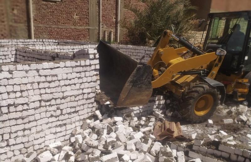 إزالة تعديات على الأراضي الزراعية وحالات بناء مخالف في مركز طنطا