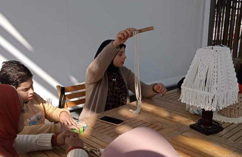 ورشة عمل لتعليم «المكرمية» بالمشغل الإنتاجي للقومي للمرأة في المنصورة