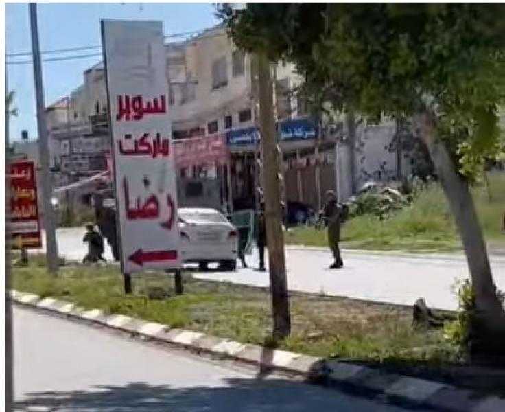 فيديو يوثق اللحظات الأولى.. قوات الاحتلال تقتل فلسطينيا بزعم تنفيذه عملية طعن