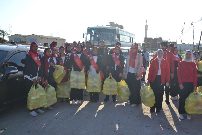 رئيس جامعة الإسكندرية يشارك في حملة إفطار صائم بقرية أبيس الثانية