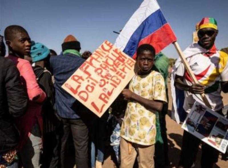 باريس تأسف لقرار بوركينا فاسو طرد صحفيين فرنسيين