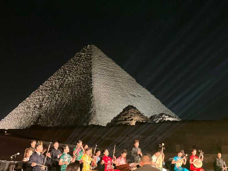 انطلاق الحفلة الموسيقية القومية الصينية المصرية بالأهرامات.. صور